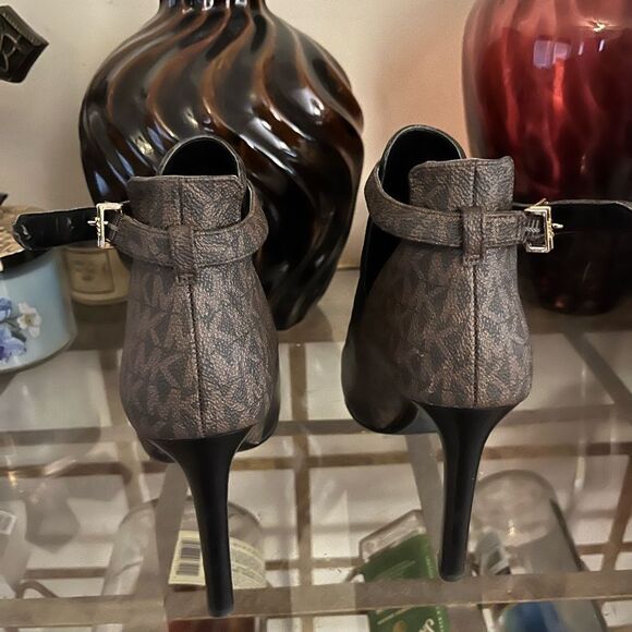 Michael Kors Black and Brown Women's Heeled Boots size 8 - Picture 4 of 4